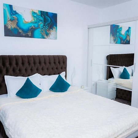 Elysian Urbanscape Brown, 2 Rooms, Near Bucharest Chiajna Bagian luar foto